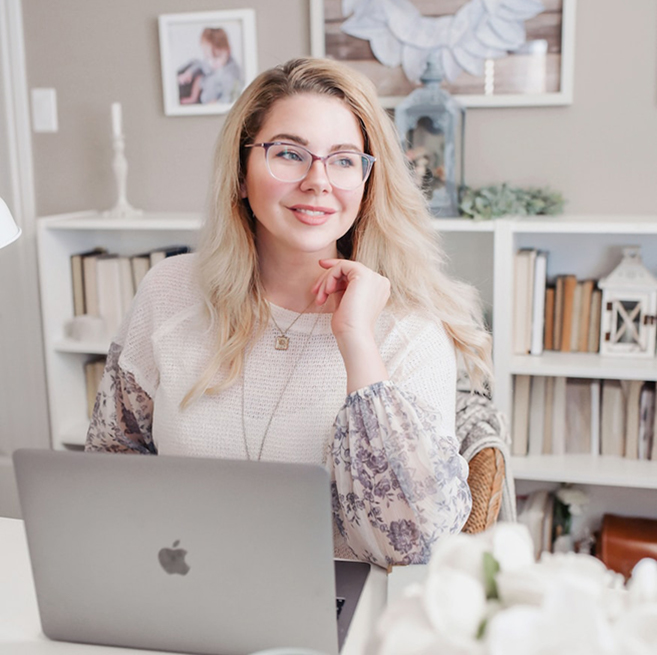 https://moonshotitconsultants.com/wp-content/uploads/2022/10/decor-main-testimonial-b.jpg